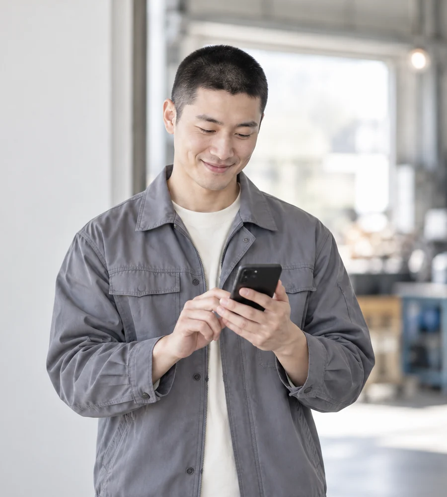 울산 직장인 일수 상담을 휴대전화로 안내받는 고객